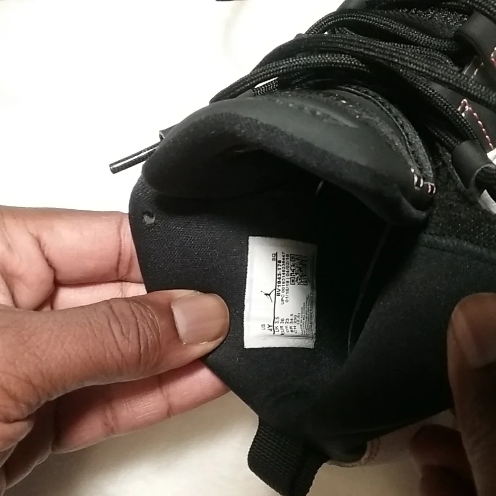 Jordan 11 white black white Confetti - Picture 5 of 8